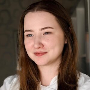 Julia – kosmetolog Derkomed